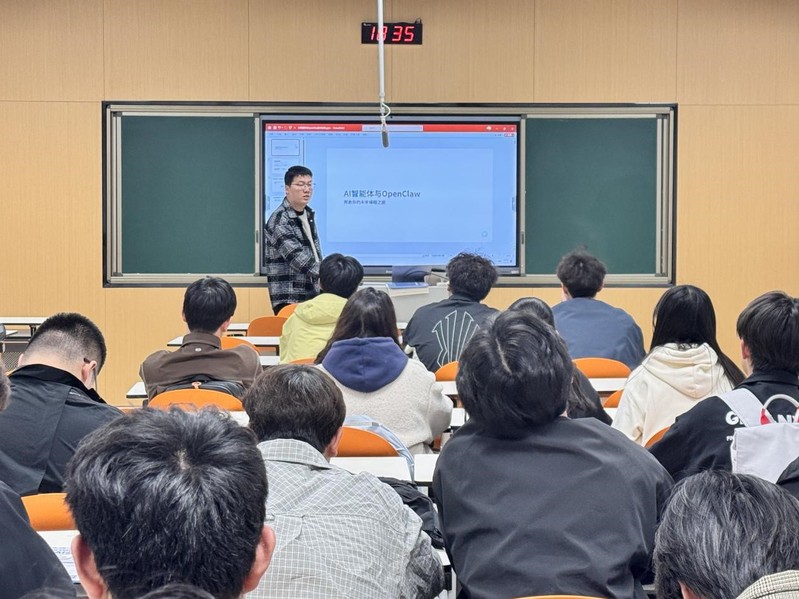 数智赋能 数衍乾坤——理学院举...